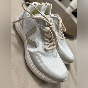 SOLD : Woman Veja sneakers